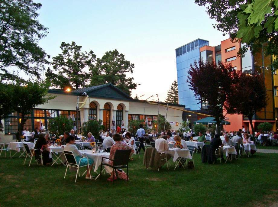 Kyriad Vienna Altmannsdorf Buitenkant foto