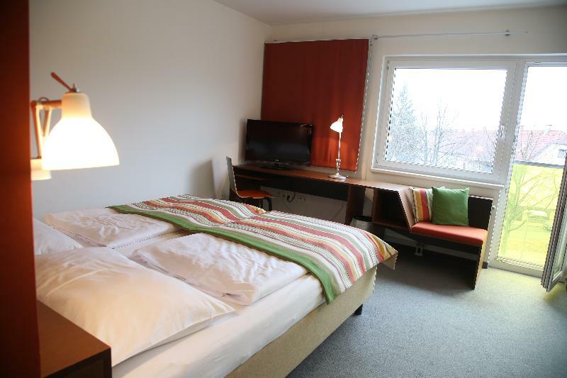Kyriad Vienna Altmannsdorf Buitenkant foto