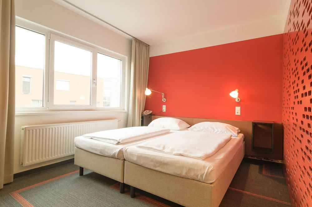 Kyriad Vienna Altmannsdorf Buitenkant foto